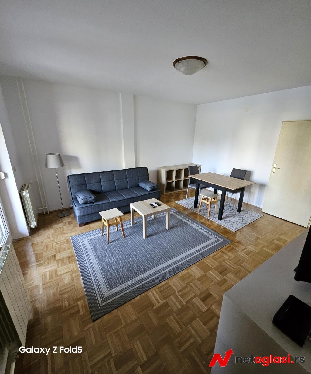 Novi Beograd, blok 62, prodajem stan 53m2, uvnjizen, renoviran, sa namestajem