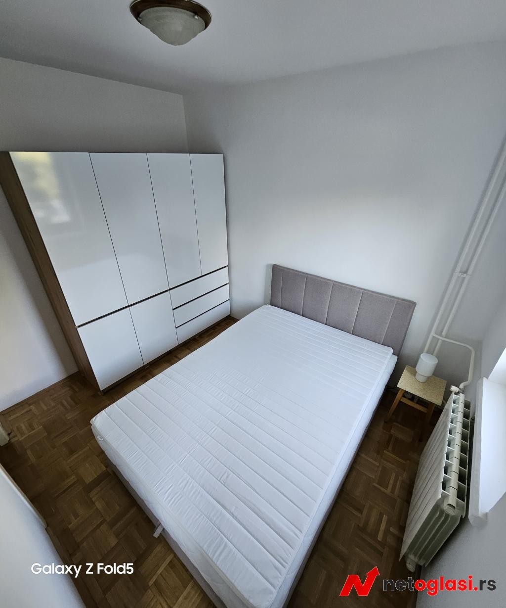 Novi Beograd, blok 62, prodajem stan 53m2, uvnjizen, renoviran, sa namestajem