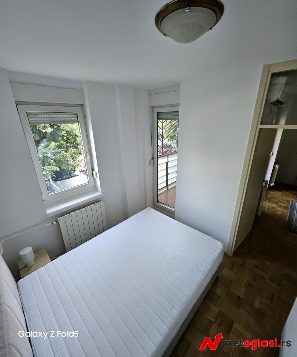 Novi Beograd, blok 62, prodajem stan 53m2, uvnjizen, renoviran, sa namestajem