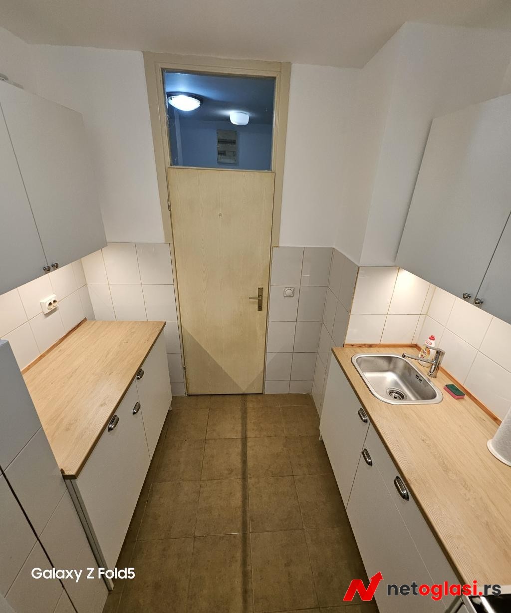 Novi Beograd, blok 62, prodajem stan 53m2, uvnjizen, renoviran, sa namestajem
