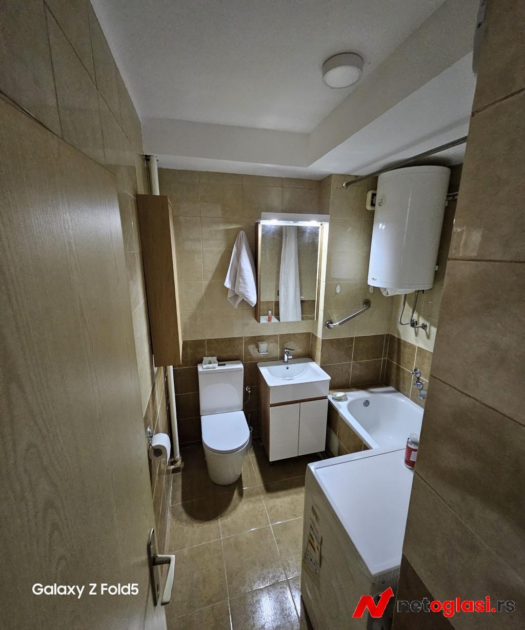 Novi Beograd, blok 62, prodajem stan 53m2, uvnjizen, renoviran, sa namestajem