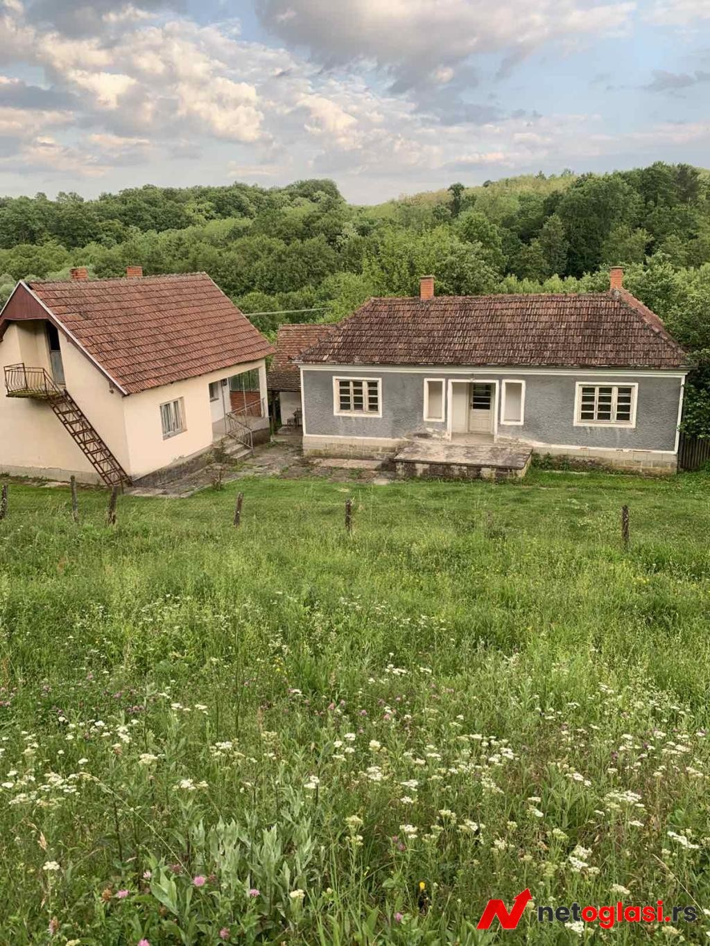 Dve kuce na prodaju-Bogovadja