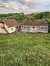 Dve kuce na prodaju-Bogovadja