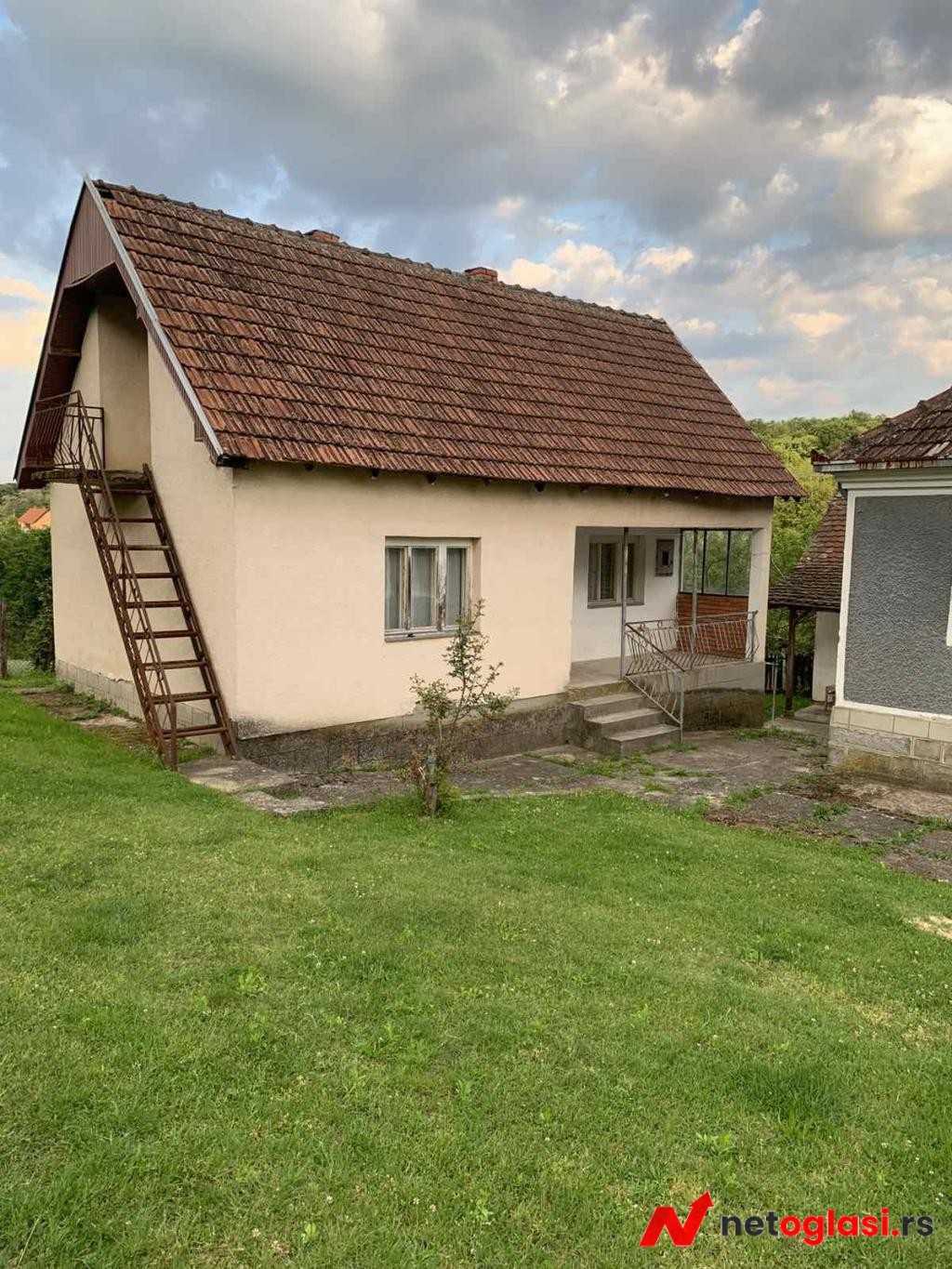 Dve kuce na prodaju-Bogovadja