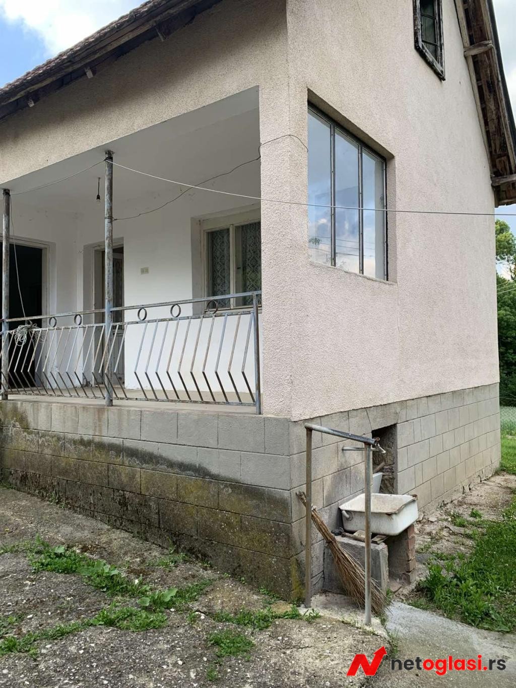 Dve kuce na prodaju-Bogovadja