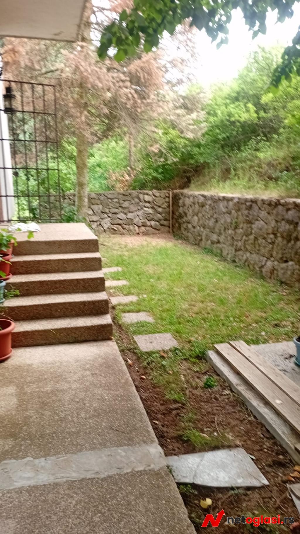 Avala, blizu megamarketa Koka Mar, 200 m2