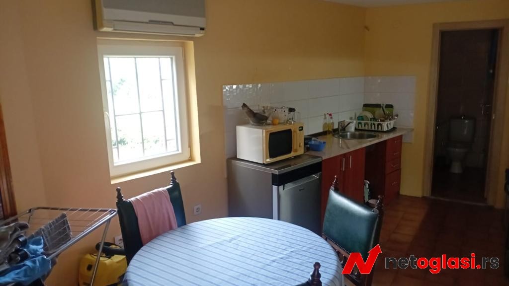 Avala, blizu megamarketa Koka Mar, 200 m2
