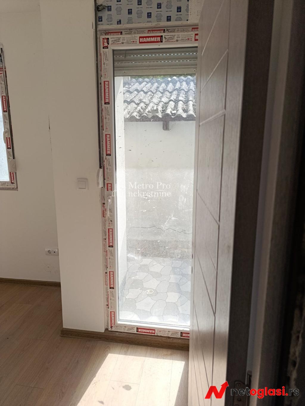 Borca, JNA – 2,5s stan 49m² + dvoriste 30m², prizemlje, novogradnja