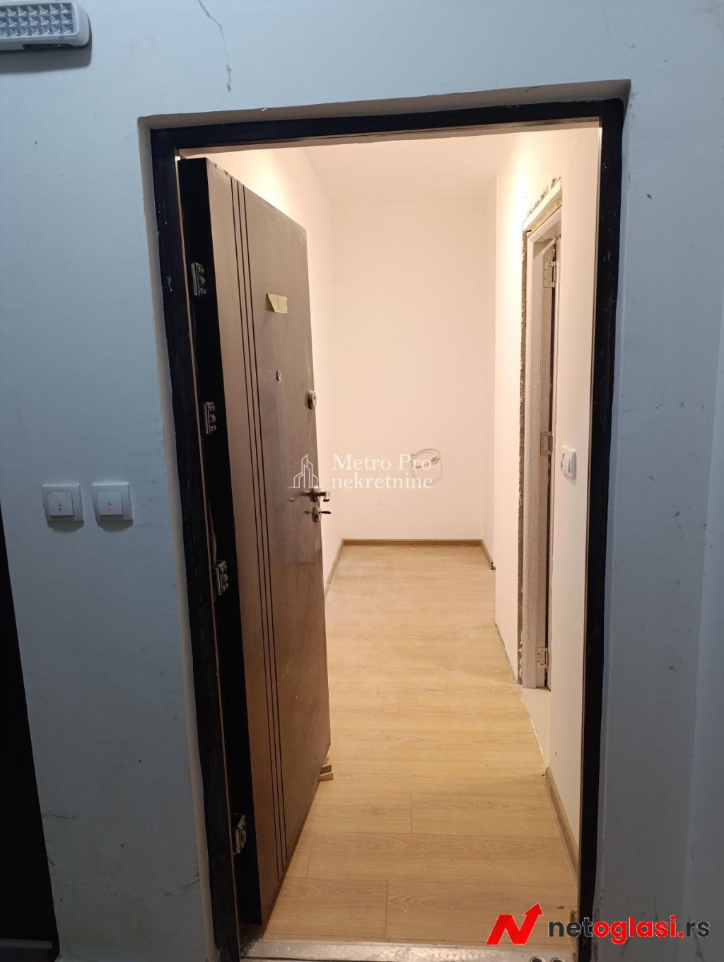 Borca, JNA – 2,5s stan 49m² + dvoriste 30m², prizemlje, novogradnja
