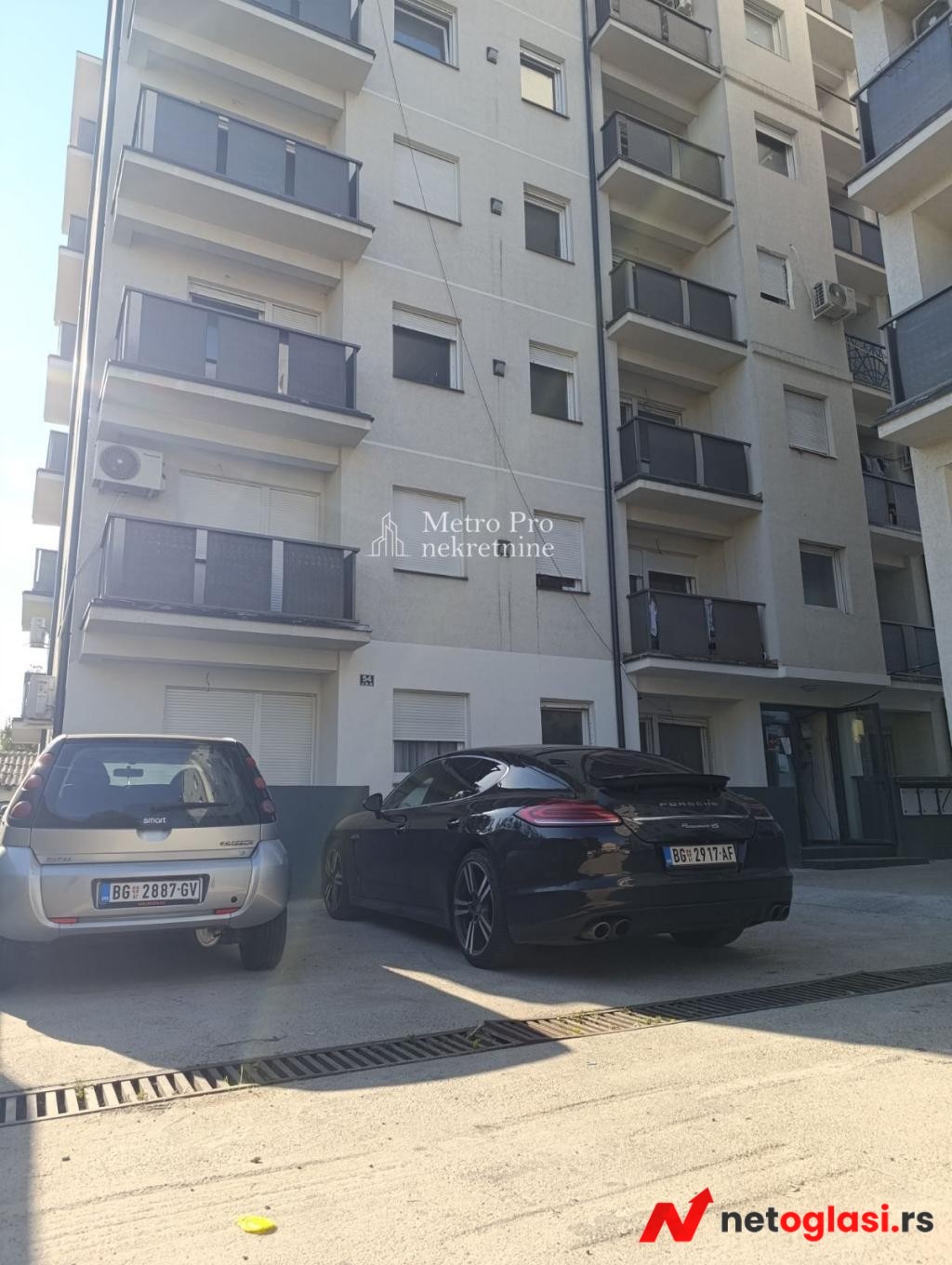 Borca, JNA – 2,5s stan 49m² + dvoriste 30m², prizemlje, novogradnja