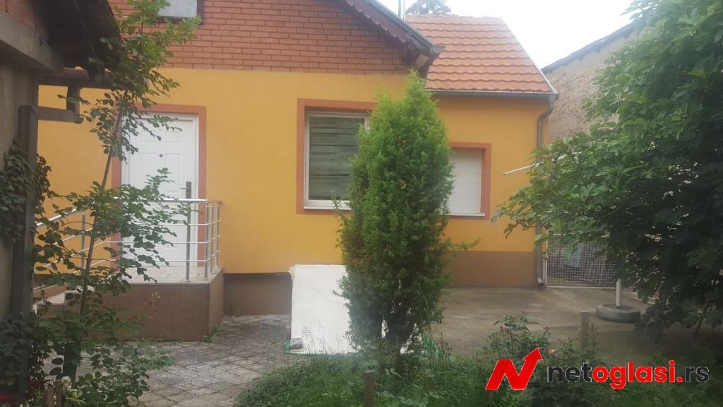 Na prodaju tri kuce