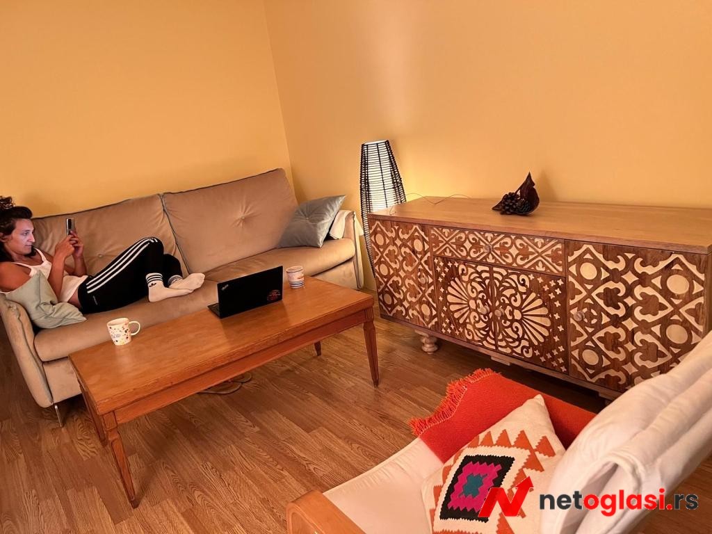 Kompletno renoviran apartman sa pogledom na Boku – Krasici (52m²)