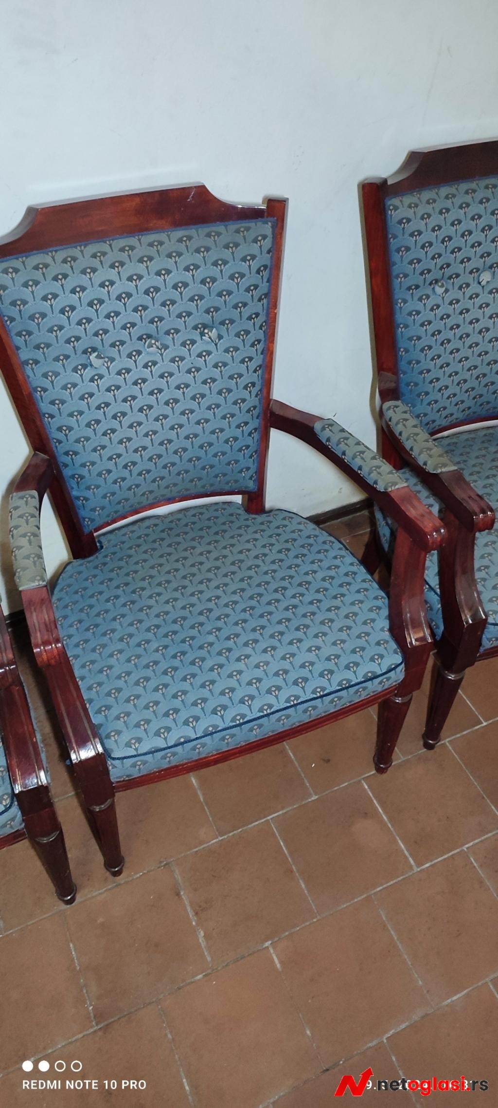 10 stolica-fotelja i trpezarijski sto