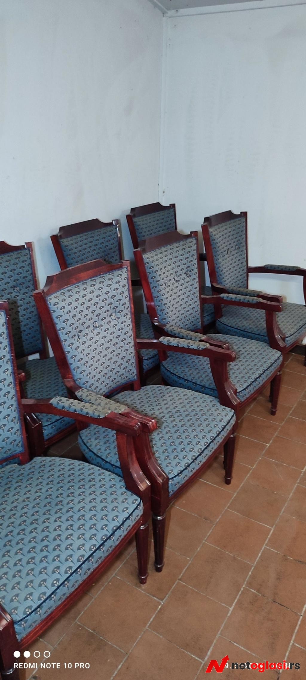 10 stolica-fotelja i trpezarijski sto